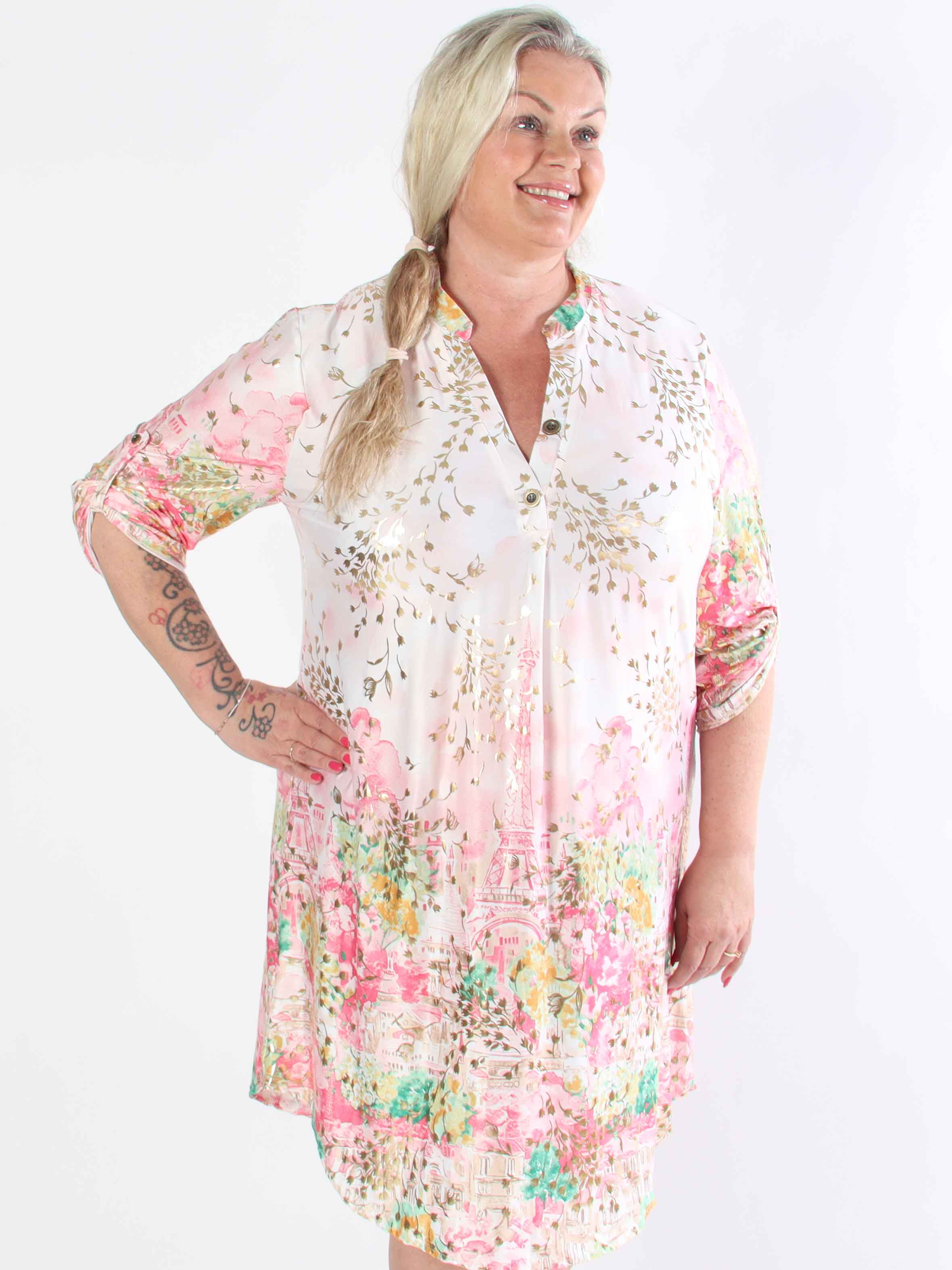 Ebba Paris Long - Elastisk mønstret plus size kjole med guld detaljer